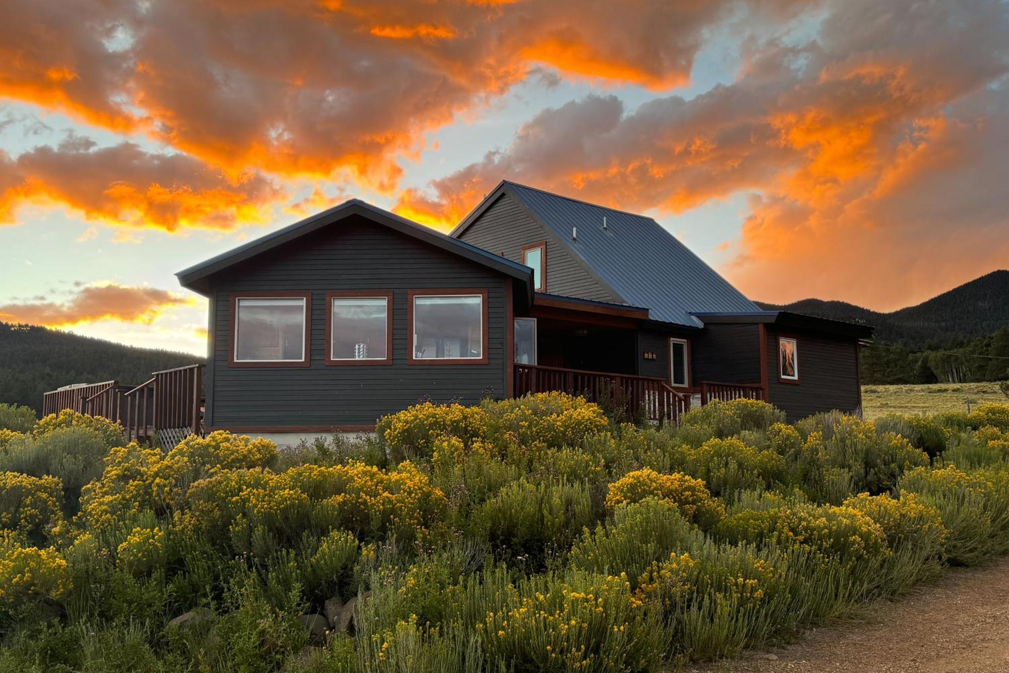 Modern Mountain-View Angel Fire Cabin With Hot Tub! Villa Exterior photo